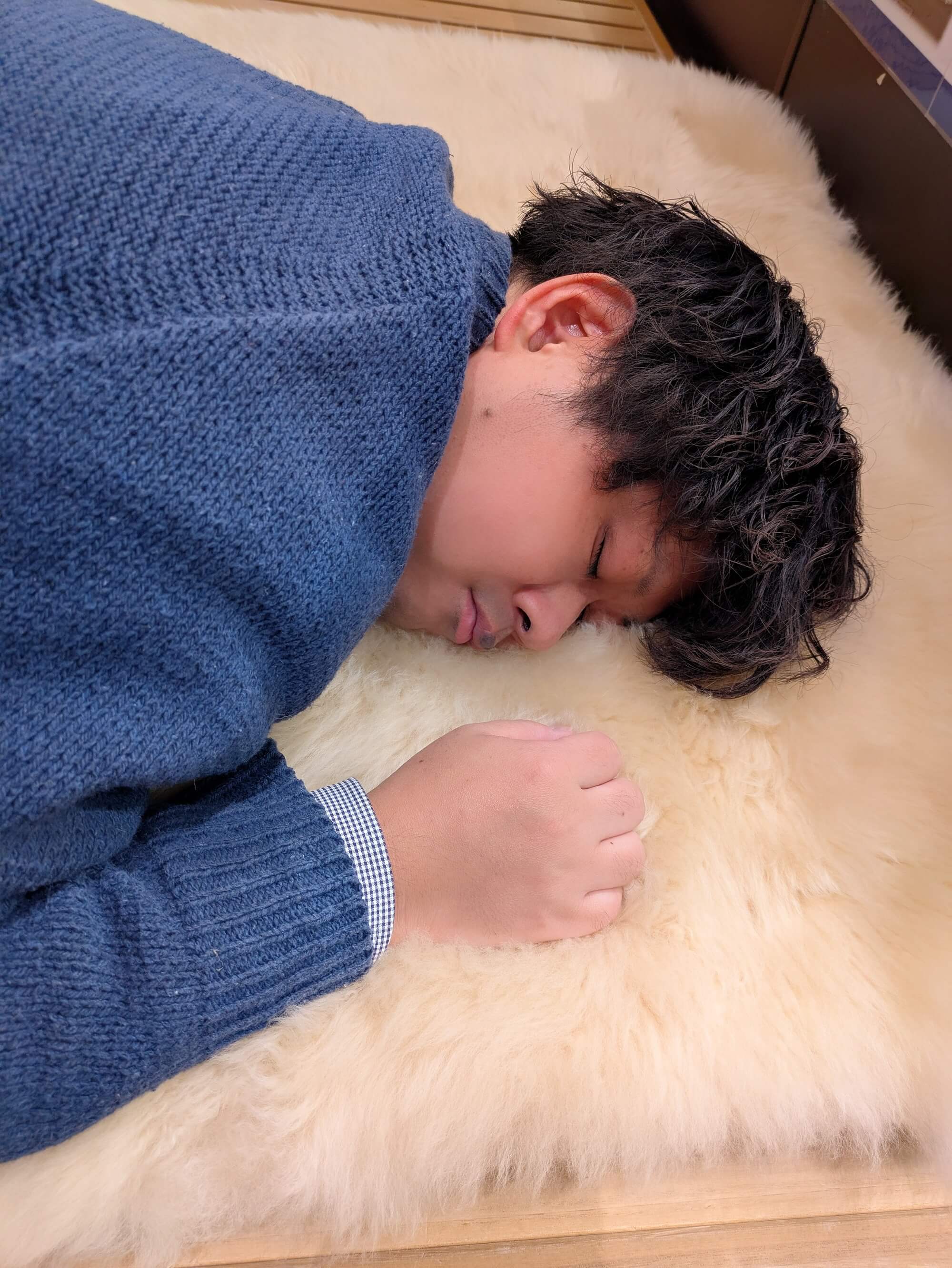 体をやさしく支える。ムートンの“体圧分散性”