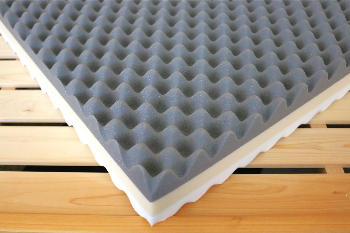 約1300個の点で支える